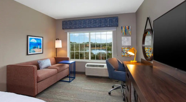 Номер Standard с видом на воду Hampton Inn Cape Cod Canal