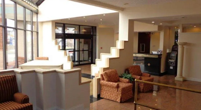 Четырёхместный люкс Euro-Suites Hotel