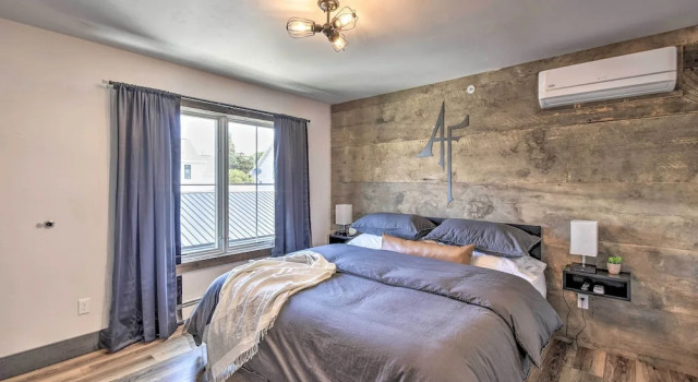 Апартаменты с 3 комнатами с балконом Modern Townhome w/ Deck - 1/2 Mi to Elkhart Lake!