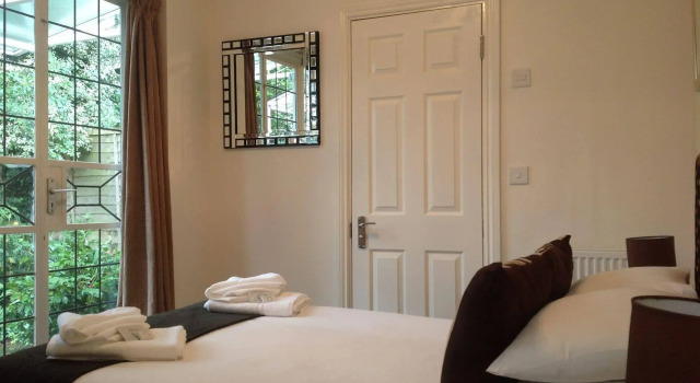 Oak Lodge Hotel
