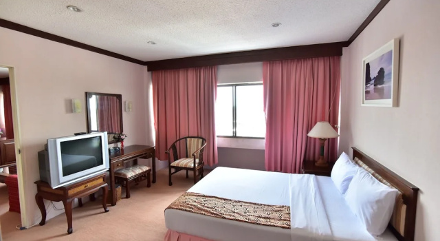 Люкс Thumrin Hotel