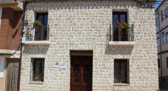 Коттедж с 6 комнатами Casa Rural Los Montones