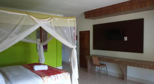 Люкс с видом на бассейн Toba Village Inn