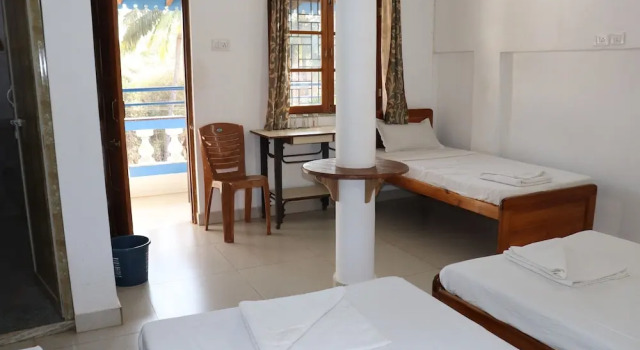 Четырёхместный семейный номер Standard с балконом Peravel Beach Holiday Home