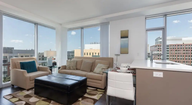 Апартаменты Luxury c 1 комнатой Bluebird Suites in Kendall Square