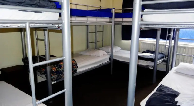 Кровать в общем номере Lodge in the City