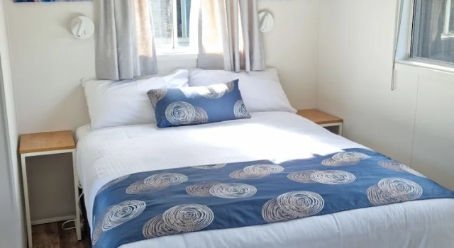 Номер Standard с балконом Euroa Caravan Park