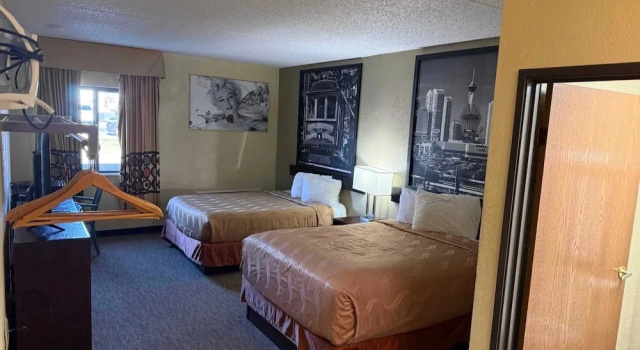 Coratel Inn and Suites By Jasper Wichita North, Забронировать Отель Отели Уичито с парковкой, Парковка