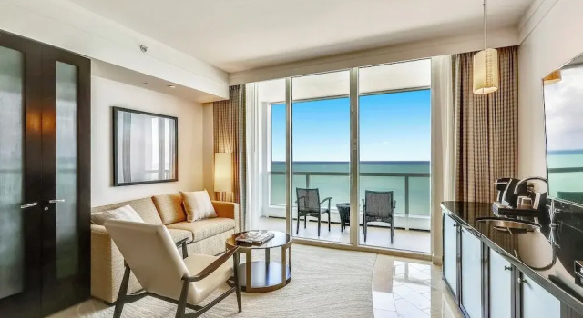 Полулюкс Residences at Fontainebleau Miami