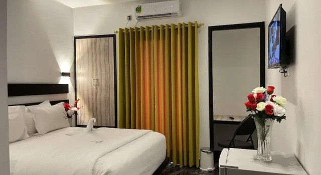 Hotel Vendôme Douala, Rezervovat Hotel Hotely v Douala s parkováním, Parkování