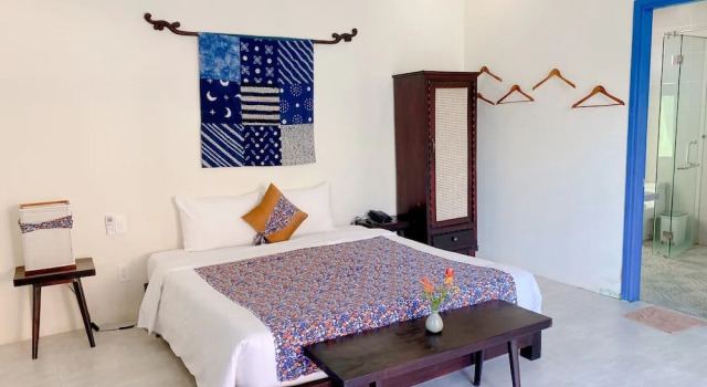 Двухместный номер Deluxe с балконом и с видом на бассейн Sunkised Paddy Hoi An Villa