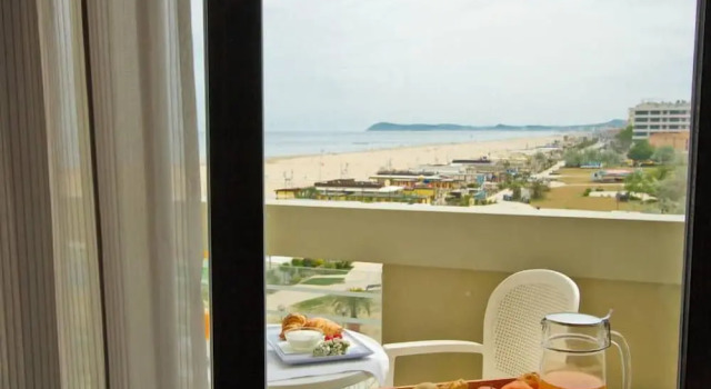 Трёхместный номер Standard с балконом и с видом на море Hotel Nord Est