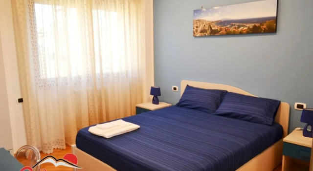 Rosso di sera, Buchen Sie Hotel Vomero Neapel, in der Nähe von Castel Sant’Elmo