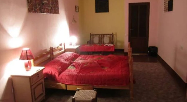 Theatre Hostel, Забронировать Хостел Хостелы Еревана, рядом с Голубая мечеть, Хостел