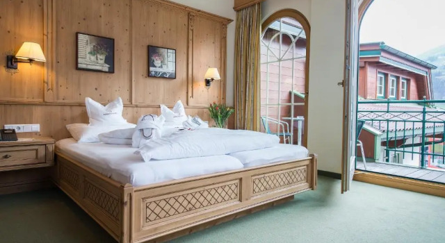Hotel Landhaus Kerschdorfer, Rezerwuj Hotel Hotele w Tyrol z parkingiem, Parking