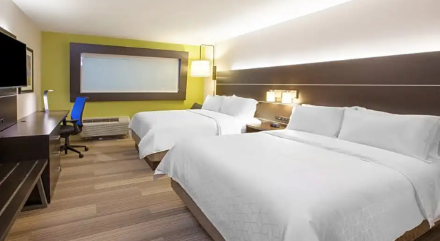 Четырёхместный люкс Holiday Inn Express Hotel & Suites NORTH FREMONT by IHG