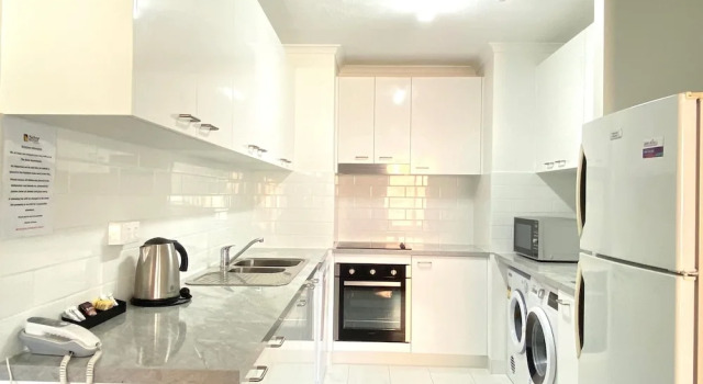Семейная студия с балконом The Astor Apartments