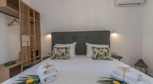 Flora's Houses Mykonos, Забронировать Гостевой дом Отели Клувас с парковкой, Парковка