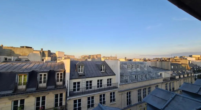 Appartement Cœur de Paris avec vue sur les toits, Забронировать Апартаменты/квартира Отели 1-й округ: Лувр - Париж с парковкой, Парковка