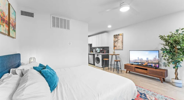 Prime SoCo boutique studios with laundry WiFi 7 Min to DT, Забронировать Апартаменты/квартира Остин Greater Austin, рядом с Rudolph Gamblin Field