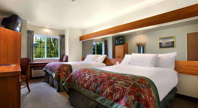 Четырёхместный номер Standard Microtel Inn & Suites by Wyndham Bozeman