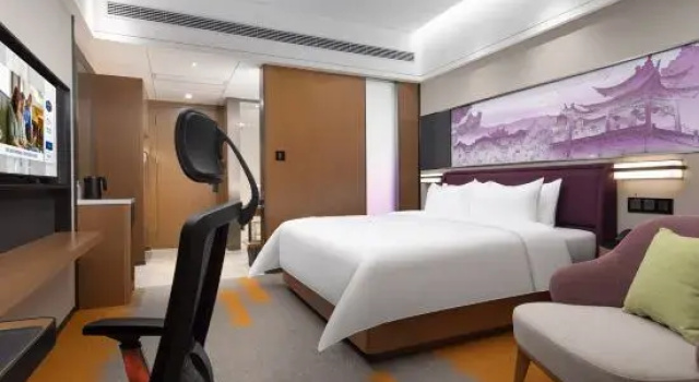 Номер Standard Hampton by Hilton EnShi