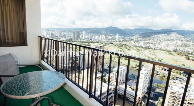 2-3401 Waikiki Banyan