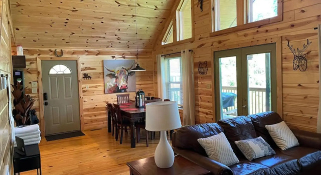 Take it Easy with hot tub and community pool