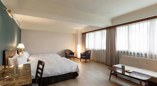 Четырёхместный семейный номер Standard Hotel National