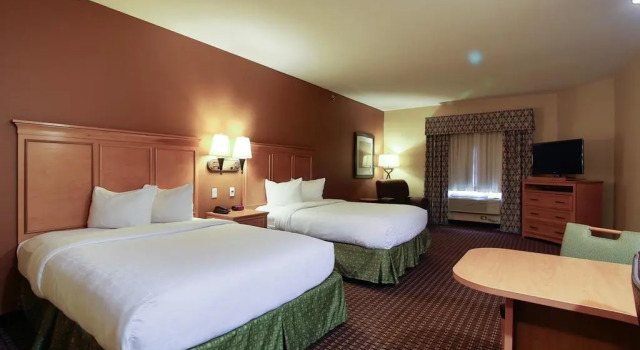 Четырёхместный номер Standard TownePlace Suites by Marriott Minot