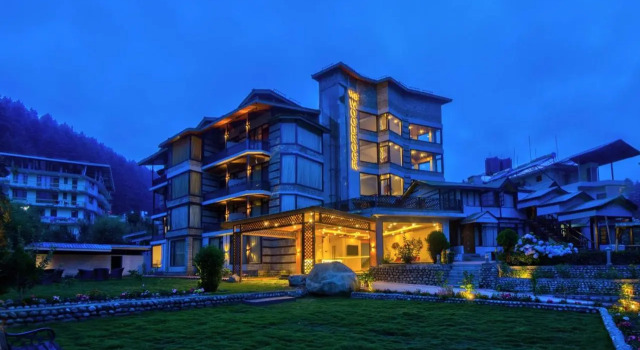 Woodrock Luxury Boutique Hotel, Забронировать Отель Отели Манали с бассейном, Бассейн