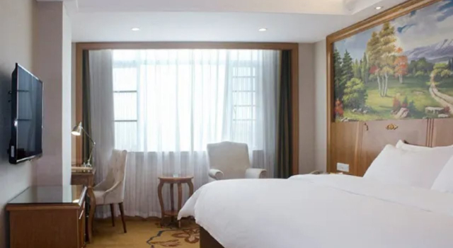 Vienna Hotel (Dongguan Dalingshan baihuadong store), Rezervasyon Otel Guangdong otoparklı oteller, Otopark