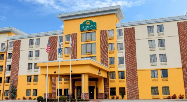 La Quinta Inn & Suites Elkview - Charleston NE, Book Hotel Elkview West Virginia