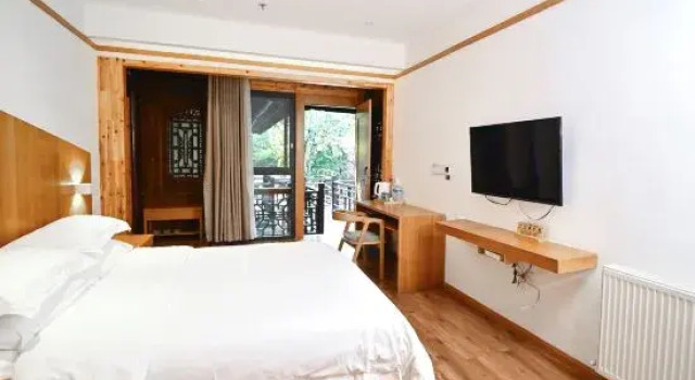 Двухместный семейный люкс Deluxe Du Family Chinese Inn (Langzhong Ancient City Huaguang Tower)