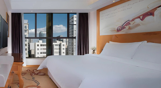Vienna Hotel (Chuanxin Drum Tower Metro Station, Beijing Road)