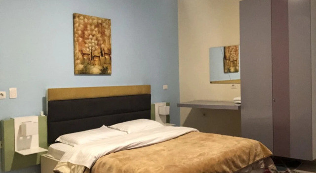 Enzo Hotel near Lake Tirana, Забронировать Отель Отели области Тираны с парковкой, Парковка