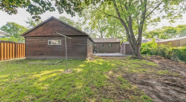 Коттедж Modern Luxury Amenities Near Woodfield Mall 2 Bedroom Home by RedAwning