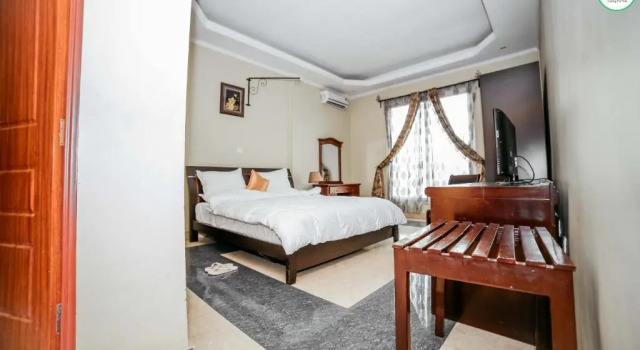 Люкс с видом на озеро City Hill Hotel