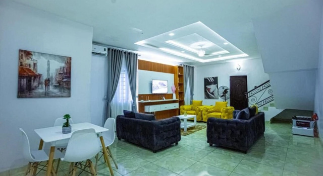 Immaculate 3-bed Duplex Apartment in Lagos, Réserver Appartement Ikeja 