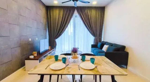 Люкс с 3 комнатами с балконом Grand Medini Suites by RR JBcity