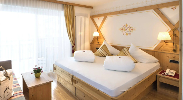 ABINEA Dolomiti Romantic SPA, Забронировать Курортный отель Кастельротто Альпе-ди-Сьюзи, рядом с Подъемник Маринценлифт