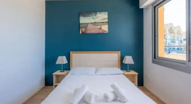 Кровать в общем номере с 3 комнатами Odalys Residence du port
