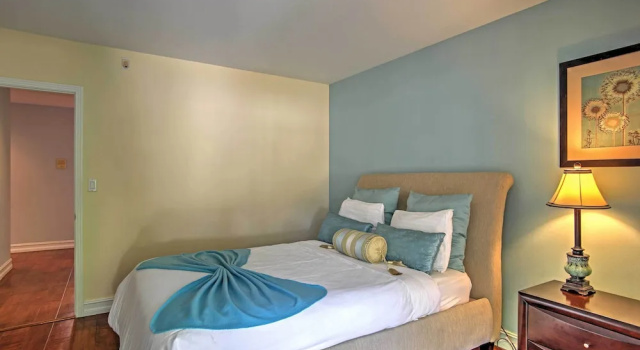 Коттедж с 5 комнатами с балконом Walk to Beach! Poolside Oasis in Pompano