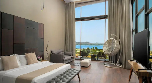 Полулюкс Aria Resort & Spa