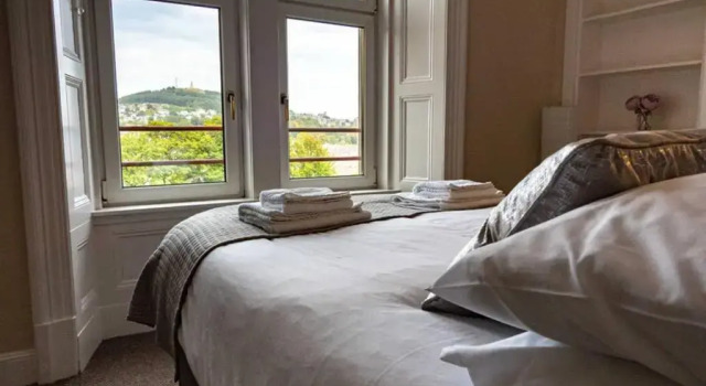 ☆Bright Apartment, Near University + City Centre☆, Забронировать Апартаменты/квартира Отели Ангус с парковкой, Парковка