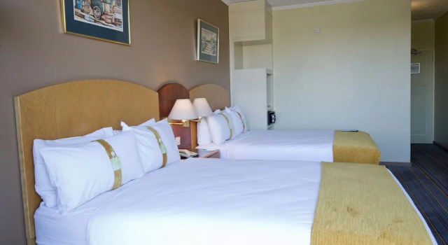 Standard Vierer Zimmer mit Balkon Holiday Inn - Bulawayo by IHG