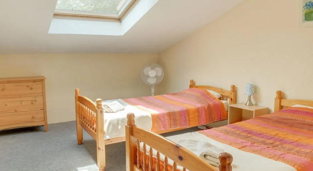 Secluded Holiday Home in Lacapelle-biron With Swimming Pool, Rezerwuj Hotel Hotele w Biron z parkingiem, Parking