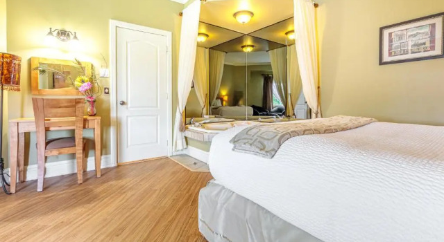 Двухместный люкс Presidential Days Inn by Wyndham Berthierville