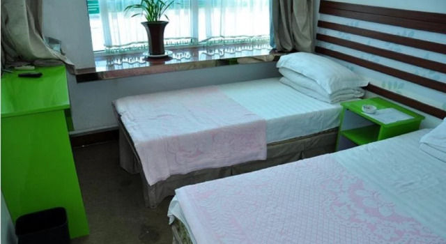 Hongda Hotel, Varaa Hotelli Dandong Liaoning