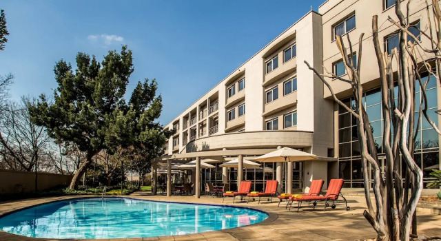 Четырёхместный номер Standard Garden Court Eastgate